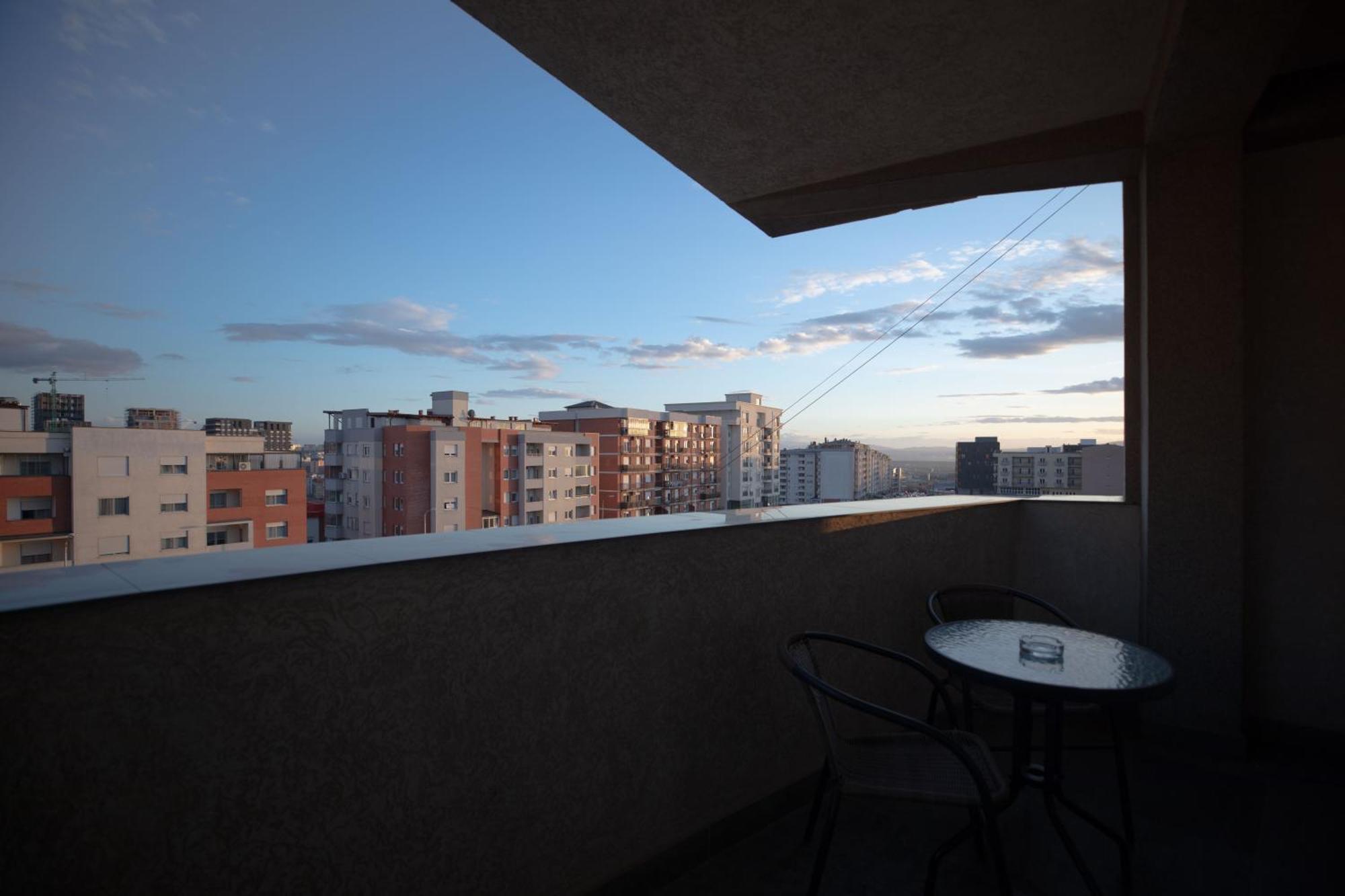 Hotel Denis Pristina Exterior foto