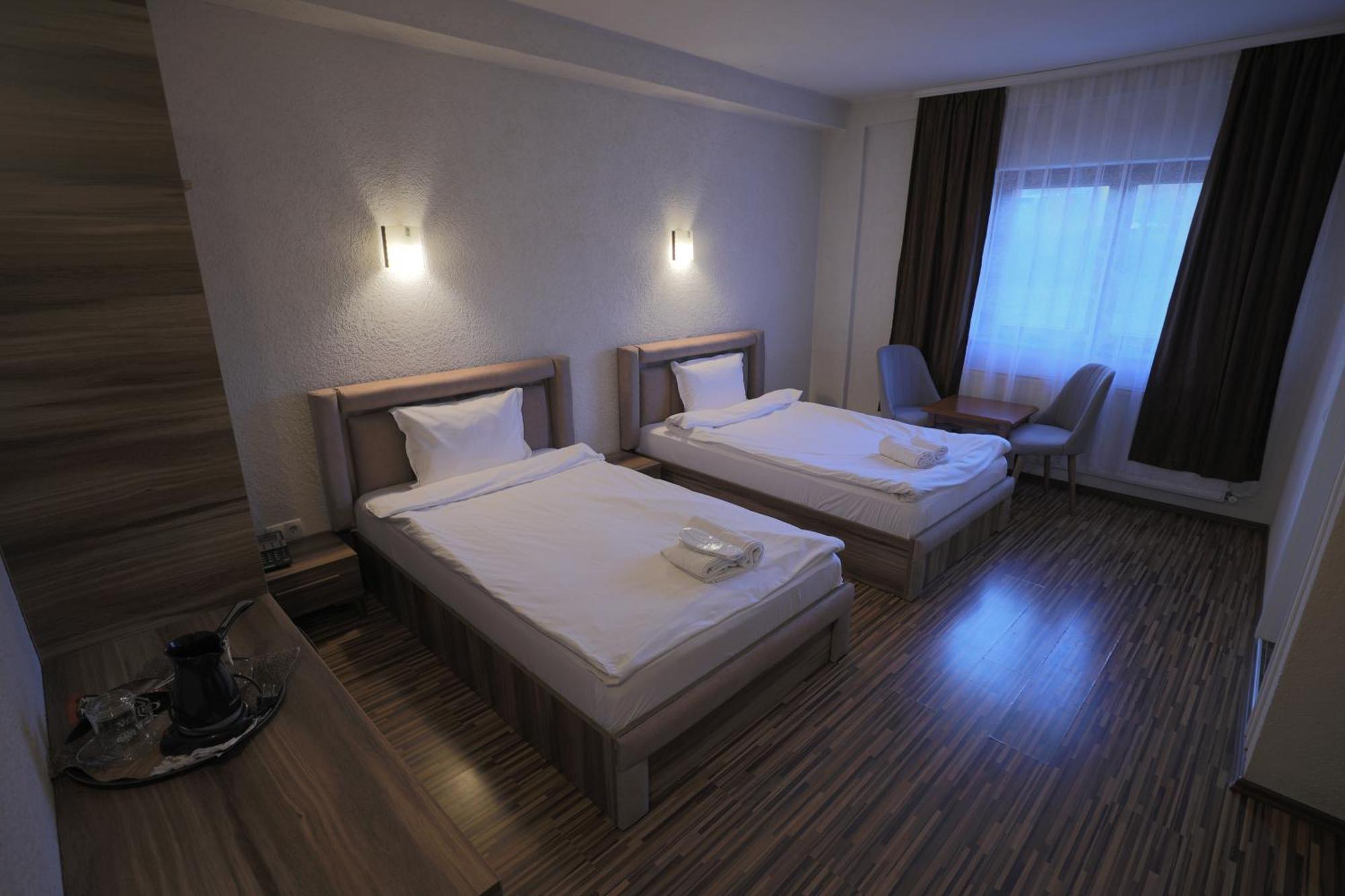 Hotel Denis Pristina Exterior foto